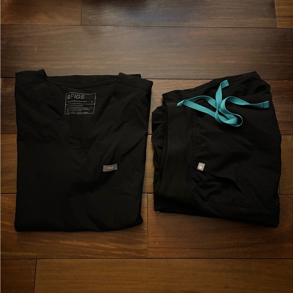 Figs Black Scrub Set